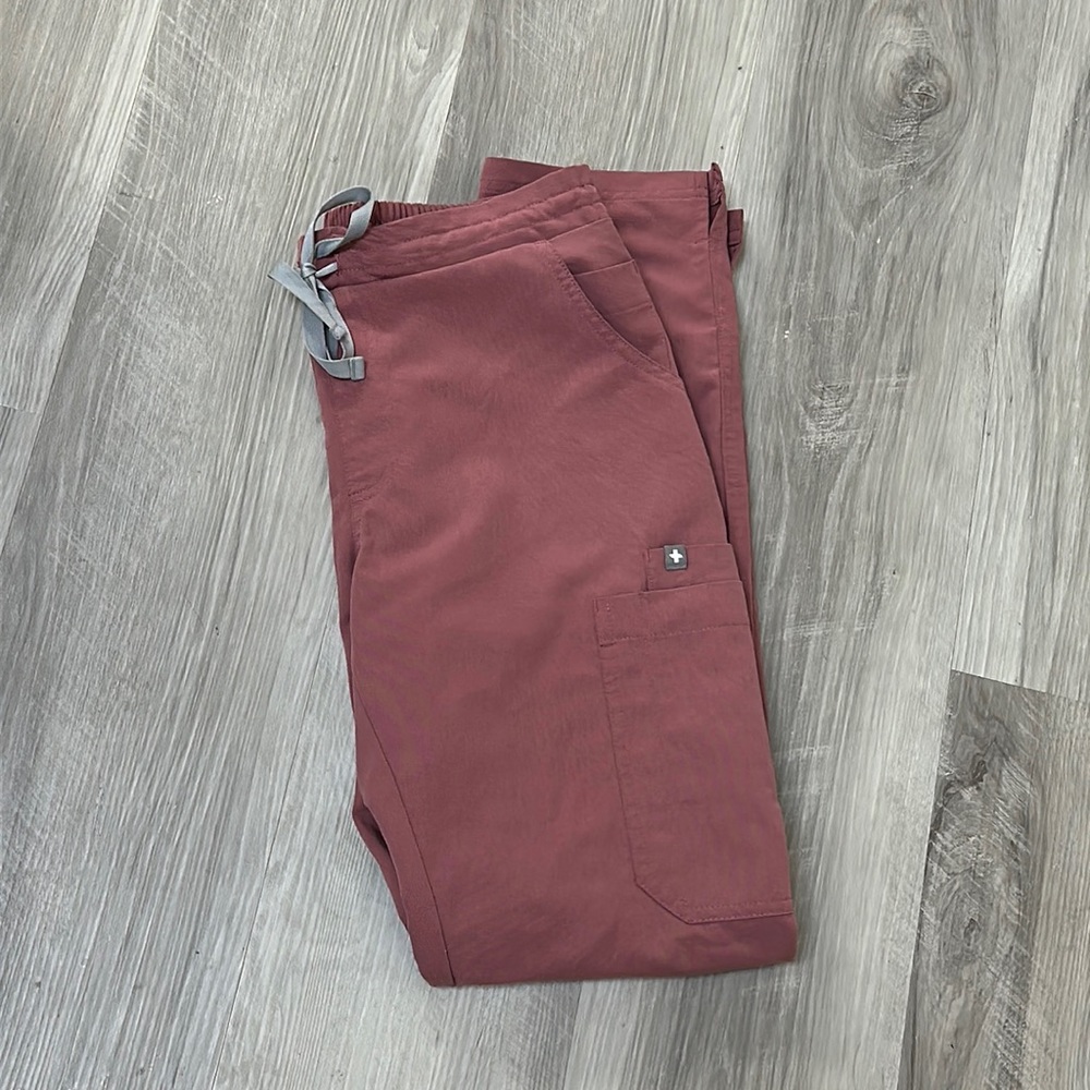 Figs Women's Scrub Pants in Dusty Rose with Gray Drawstring